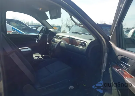 2011 Chevrolet Suburban 1500 Ls из США, поврежденный, VIN 1GNSKHE35BR216985